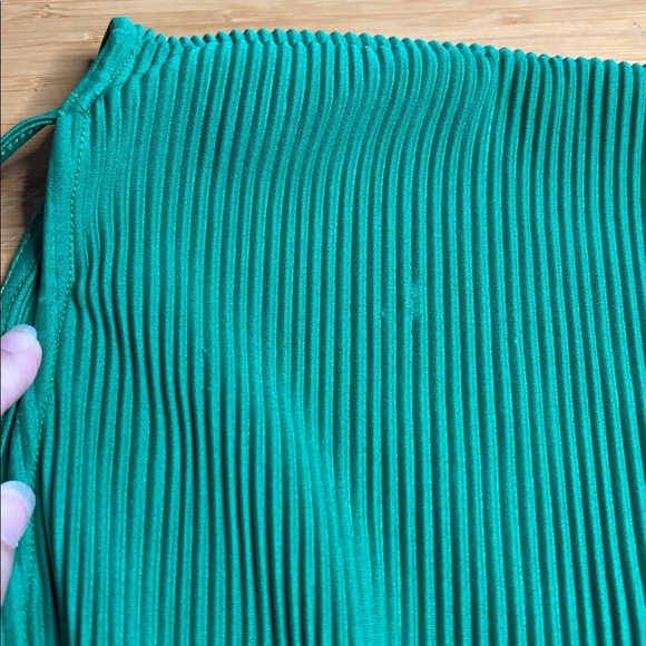 GUC Anthropologie- Vibrant Green Pleated Midi Dress. Size L - Picture 6 of 6